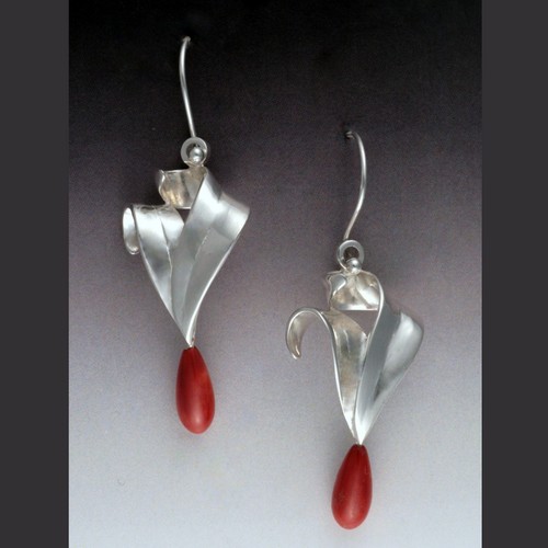 Click to view detail for MB-E4 Earrings Sage Leaves Coral $350